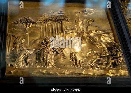 Originale Tauftüren im Museo dell'Opera del Duomo in Florenz. Die Tore des Paradieses. Stockfoto