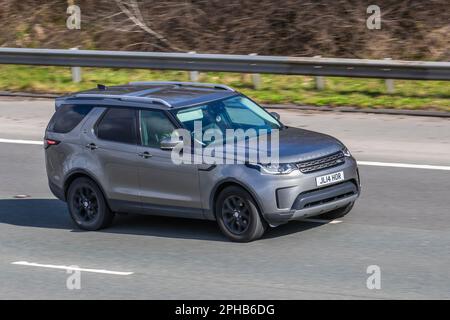 2018 Silver LAND ROVER DISCOVERY SD4 SE 1999cc 8-Gang-Dieselmotor mit Automatikgetriebe, SD4 240 Auto Start/Stop Stockfoto