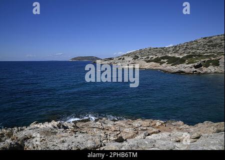 Malerische Meereslandschaft an der Küste des Palaia Fokaia in Attica, Griechenland. Stockfoto