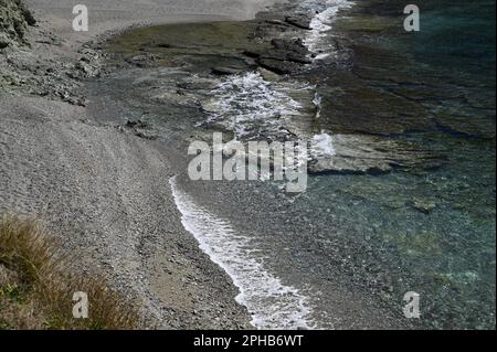 Malerische Meereslandschaft an der Küste des Palaia Fokaia in Attica, Griechenland. Stockfoto