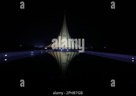 Dhaka, Bangladesch - 26. März 2023: Das Nationale Märtyrerdenkmal von Bangladesch wurde zu Ehren und Gedenken an diejenigen errichtet, die während des Krieges von Libera starben Stockfoto