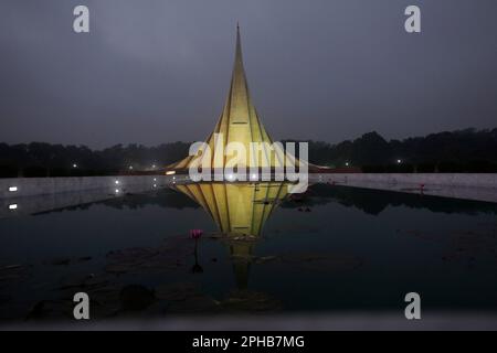 Dhaka, Bangladesch - 26. März 2023: Das Nationale Märtyrerdenkmal von Bangladesch wurde zu Ehren und Gedenken an diejenigen errichtet, die während des Krieges von Libera starben Stockfoto