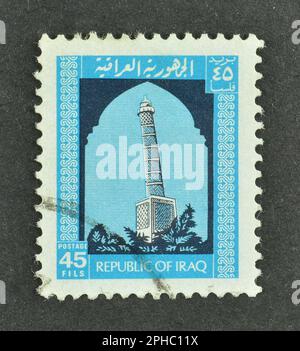 Abgesagte Briefmarkensendungen, gedruckt vom Irak, die die Al-Hadbaa-Minarettmoschee in Mosul, ca. 1973, zeigen. Stockfoto