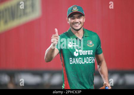 Taskin Ahmed wird zum wertvollsten Spieler, da Bangladesch mit 22 Runs (DLS-Methode) in den ersten T20I der drei-Match-Serie bei gegen Irland gewinnt Stockfoto