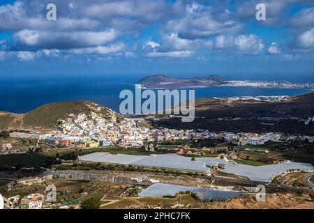 Panoramablick auf Arucas auf Gran Canaria, Kanarische Inseln in Spanien. Gesehen von Mirador de la Montana de Arucas Stockfoto