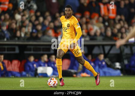 Rotterdam, Niederlande. 27. März 2023. ROTTERDAM - Denzel Dumfries aus Holland während des Qualifikationsspiels der UEFA-Europameisterschaft zwischen den Niederlanden und Gibraltar am 27. März 2023 im Feyenoord Stadion de Kuip in Rotterdam, Niederlande. ANP MAURICE VAN STONE Credit: ANP/Alamy Live News Credit: ANP/Alamy Live News Stockfoto