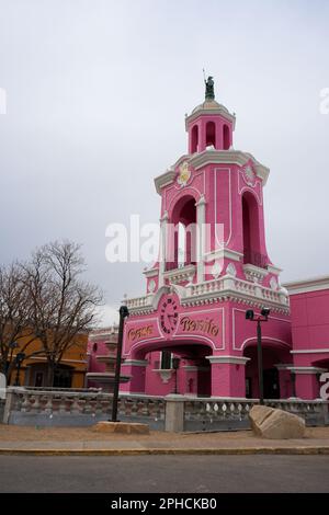 Lakewood, Colorado, Usa - 3.26.2023: Casa Bonita Mexican Restaurant. Dieser Standort wurde 1973 erbaut und soll im Mai 23. 2023 wieder eröffnet werden Stockfoto