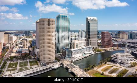Die Skyline von Tampa, Florida, aus der Vogelperspektive. Tampa ist eine Stadt an der Golfküste des US-Bundesstaats Florida. Stockfoto