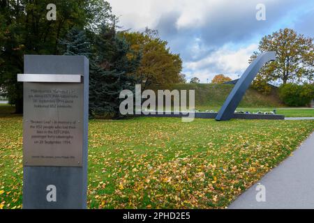 Das Broken Line Monument in Tallinn, Estland für die Opfer der Fährkatastrophe 1994. Denkmal „Broken Line“ in Tallinn, Estland. Stockfoto