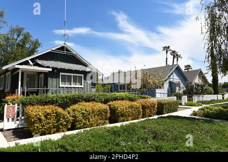 IRVINE, KALIFORNIEN - 27. MÄRZ 2023: Row Houses in the Irvine Ranch Historic Park, ehemaliges Ranch-Hauptquartier, jetzt ein Park mit alten Landwirtschaftsbetrieben Stockfoto