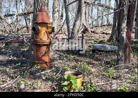 Hydrant im verlassenen Bahnhof Stockfoto