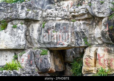 Uralte charakteristische Wandbilder in Guangxi, China, Huashan-Wandbilder Stockfoto