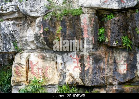 Uralte charakteristische Wandbilder in Guangxi, China, Huashan-Wandbilder Stockfoto