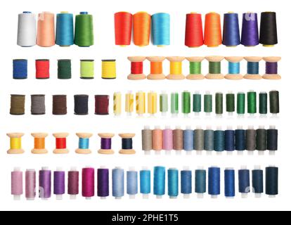 Set mit mehrfarbigen Spulen auf weißem Hintergrund Stockfoto