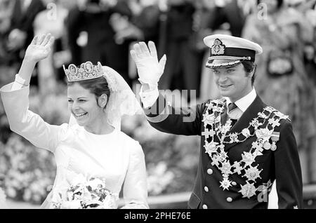 Hochzeit von Carl XVI Gustaf und Silvia Sommerlath. Carl XVI Gustaf, König von Schweden. Geboren am 30. april 1946. Die Hochzeit am 19. juni 1976 in Stockholm. Königin Silvia in ihrem Hochzeitskleid mit König Carl XVI Gustaf. Stockfoto