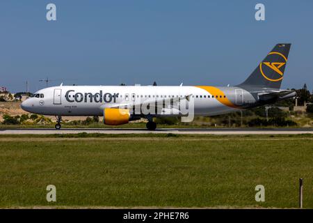 Condor Airbus A320-214 (REG: D-AICR) auf seiner Rückkehr nach Frankfurt. Stockfoto