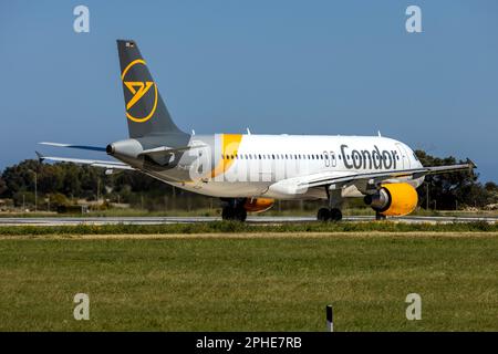 Condor Airbus A320-214 (REG: D-AICR) auf seiner Rückkehr nach Frankfurt. Stockfoto