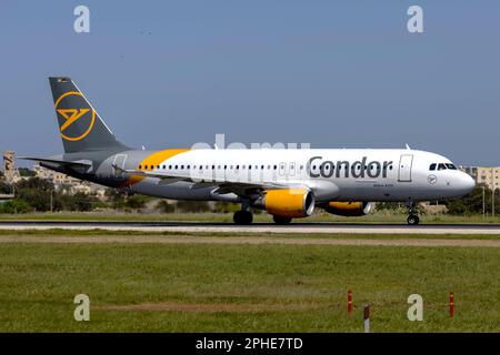 Condor Airbus A320-214 (REG: D-AICR) auf seiner Rückkehr nach Frankfurt. Stockfoto