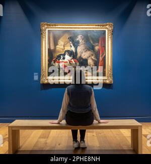 The Wallace Collection, London, Großbritannien. 28. März 2023. Faithful and Fearless: Portraits von Hunden von Gainsborough bis zur Hockney-Ausstellung (29. März bis 15. Oktober) untersuchen unsere Hingabe an vierbeinige Freunde über die Jahrhunderte. In 59 sorgfältig ausgewählten Gemälden, Skulpturen, Zeichnungen, Kunstwerken und sogar Tierpräparaten hebt die Ausstellung die einzigartige Verbindung zwischen Menschen und ihren Hundebegleitern hervor. Motiv: Edwin Landseer, Hector, Nero und Dash mit dem Papagei Lory, 1838. Royal Collection Trust/His Majesty King Charles III 2022. Kredit: Malcolm Park/Alamy Live News Stockfoto