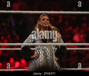 Phoenix, Arizona, USA. 27. März 2023. PHOENIX, ARIZONA - 27. MÄRZ: WWE WrestleMania RAW im Footprint Center am 27. März 2023 in Phoenix, Arizona, USA. (Kreditbild: © Alejandro Salazar/PX Imagens via ZUMA Press Wire) NUR REDAKTIONELLE VERWENDUNG! Nicht für den kommerziellen GEBRAUCH! Kredit: ZUMA Press, Inc./Alamy Live News Stockfoto