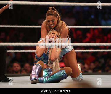 Phoenix, Arizona, USA. 27. März 2023. PHOENIX, ARIZONA - 27. MÄRZ: WWE WrestleMania RAW im Footprint Center am 27. März 2023 in Phoenix, Arizona, USA. (Kreditbild: © Alejandro Salazar/PX Imagens via ZUMA Press Wire) NUR REDAKTIONELLE VERWENDUNG! Nicht für den kommerziellen GEBRAUCH! Kredit: ZUMA Press, Inc./Alamy Live News Stockfoto