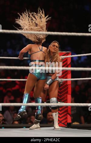 Phoenix, Arizona, USA. 27. März 2023. PHOENIX, ARIZONA - 27. MÄRZ: WWE WrestleMania RAW im Footprint Center am 27. März 2023 in Phoenix, Arizona, USA. (Kreditbild: © Alejandro Salazar/PX Imagens via ZUMA Press Wire) NUR REDAKTIONELLE VERWENDUNG! Nicht für den kommerziellen GEBRAUCH! Kredit: ZUMA Press, Inc./Alamy Live News Stockfoto