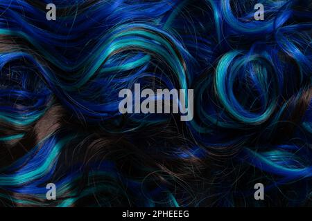 Abstrakter Hintergrund von bunten blauen vibrierenden weichen Haaren verriegelt in Chaos Stockfoto
