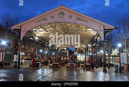 Der alte Marktplatz, Golden Square, Warrington, Cheshire, England, UK, WA1 1UZ Stockfoto