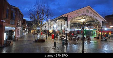 Der alte Marktplatz, Golden Square, Warrington, Cheshire, England, UK, WA1 1UZ Stockfoto