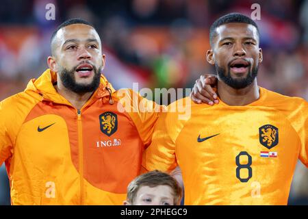 27-03-2023: Sport: Nederland gegen Gibraltar ROTTERDAM, NIEDERLANDE - MÄRZ 27: Memphis Depay (Niederlande) und Georginio Wijnaldum (Niederlande) während Stockfoto