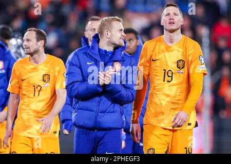 27-03-2023: Sport: Nederland gegen Gibraltar ROTTERDAM, NIEDERLANDE - MÄRZ 27: Matthijs de Ligt (Niederlande) und Wout Weghorst (Niederlande) während der Stockfoto