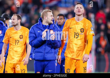 27-03-2023: Sport: Nederland gegen Gibraltar ROTTERDAM, NIEDERLANDE - MÄRZ 27: Matthijs de Ligt (Niederlande) und Wout Weghorst (Niederlande) während der Stockfoto