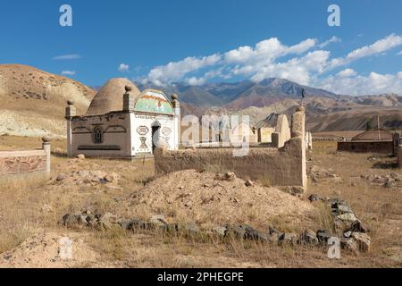 Historischer Friedhof in der Nähe von Kysyl Oi, Kirgisistan Stockfoto