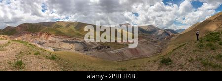 Panoramablick auf Karakeche Mine, Kirgisistan Stockfoto