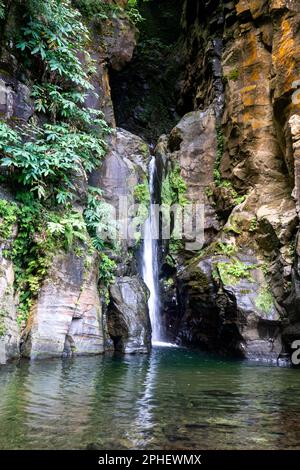 Der Wasserfall Salto do Cabrito auf der Insel Sao Miguel, Azoren, Portugal Stockfoto