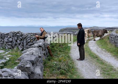 BRENDAN GLEESON und COLIN FARRELL in DEN BANSHEES OF INISHERIN (2022), Regie: MARTIN MCDONAGH. Kredit: Blaupause Bilder / Fuchs Suchscheinwerfer / Album Stockfoto