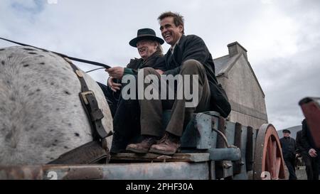 BRENDAN GLEESON und COLIN FARRELL in DEN BANSHEES OF INISHERIN (2022), Regie: MARTIN MCDONAGH. Kredit: Blaupause Bilder / Fuchs Suchscheinwerfer / Album Stockfoto