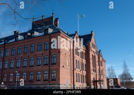 Umea, Schweden - 26. März 2023: Umea City Hotel. Sonniger Wintertag. Vasterbotten im Norden Schwedens. Stockfoto