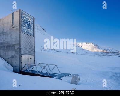 Svalbard Global Seed Vault, Saatgut Tresor. Longyearbyen, die Hauptstadt von Svalbard auf der Insel Spitzbergen im Spitzbergen Archipel. Arktis, Euro Stockfoto