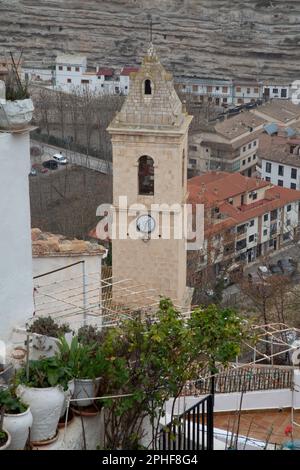 Kirchturm von Alcala del Jucar, Albacete, Spanien Stockfoto