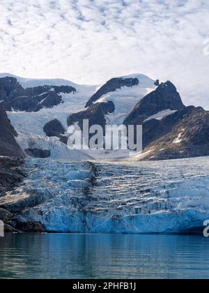 Hahn-Gletscher. Landschaft im Johan Petersen Fjord, einem Zweig des Sermilik (Sermiligaaq) Icefjords in der Region Ammassalik Ostgrönland. Polar Stockfoto