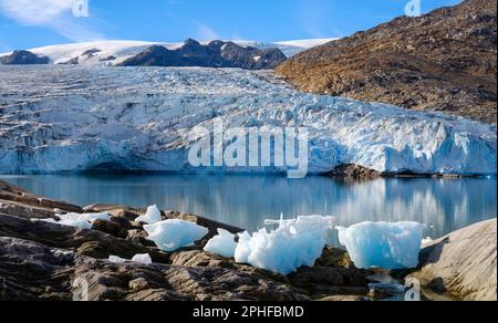 Hahn-Gletscher. Landschaft im Johan Petersen Fjord, einem Zweig des Sermilik (Sermiligaaq) Icefjords in der Region Ammassalik Ostgrönland. Polar Stockfoto