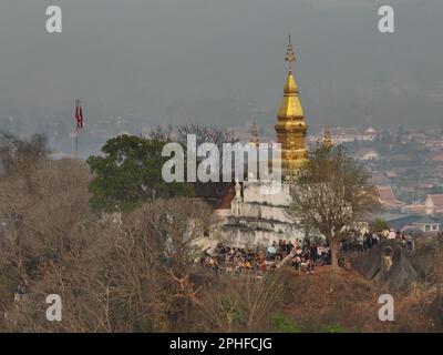 Wat Chom Si Tempel auf dem Phou Si Hügel, Luang Prabang, Laos Stockfoto