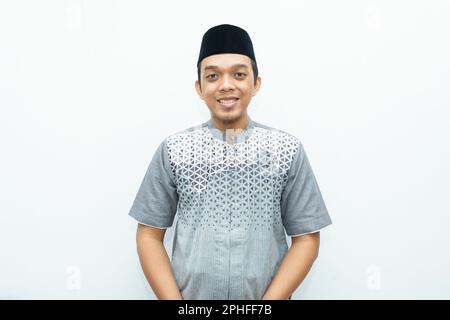 Porträt eines lächelnden asiatisch-indonesischen Moslems Stockfoto