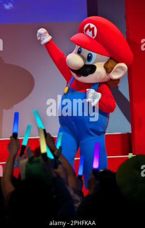Osaka, Japan. 28. März 2023. Mario tritt während der Veranstaltung für den Film „The Super Mario Bros Movie“ in den Universal Studios Japan in Osaka, Japan, am Dienstag, den 28. März 2023. Foto: Keizo Mori/UPI Credit: UPI/Alamy Live News Stockfoto
