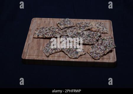 Knäckebrot mit Samen im Querformat Stockfoto