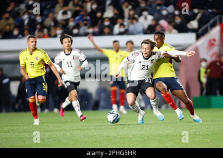 Osaka, Japan. 28. März 2023. Ayase UEDA (21) aus Japan in Aktion beim KIRIN CHALLENGE CUP 2023 Freundschaftsspiel zwischen Kolumbien und Japan im Yodoko Sakura Stadium in Osaka, Japan. Kolumbien besiegt Japan 2-1. (Kreditbild: © Rodrigo Reyes Marin/ZUMA Press Wire) NUR REDAKTIONELLE VERWENDUNG! Nicht für den kommerziellen GEBRAUCH! Stockfoto