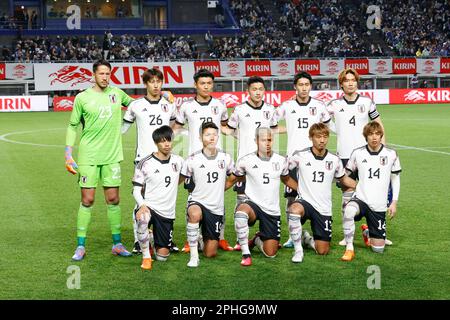 Osaka, Japan. 28. März 2023. Die Spieler der japanischen Nationalmannschaft posieren beim KIRIN CHALLENGE CUP 2023 zwischen Kolumbien und Japan im Yodoko Sakura Stadium in Osaka, Japan, für die Kameras. Kolumbien besiegt Japan 2-1. (Kreditbild: © Rodrigo Reyes Marin/ZUMA Press Wire) NUR REDAKTIONELLE VERWENDUNG! Nicht für den kommerziellen GEBRAUCH! Stockfoto