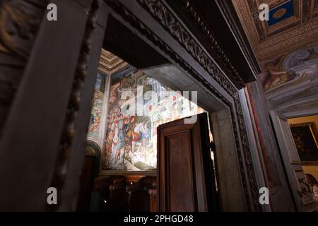 Benozzo Gozzolis Prozession der Magi-Fresken in der Medici-Kapelle im Palazzo Medici-Riccardi, Florenz Stockfoto