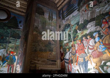 Benozzo Gozzolis Prozession der Magi-Fresken in der Medici-Kapelle im Palazzo Medici-Riccardi, Florenz Stockfoto